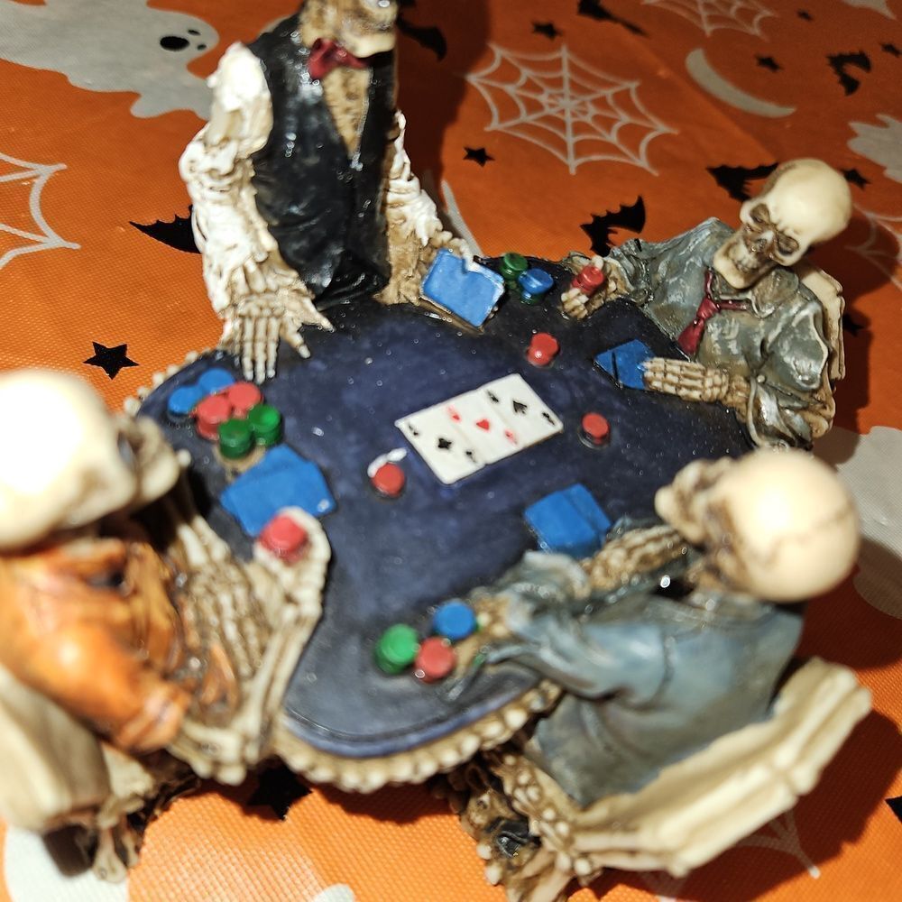 Skeleton Poker Table Figurine Table Decor - Picture 9 of 12